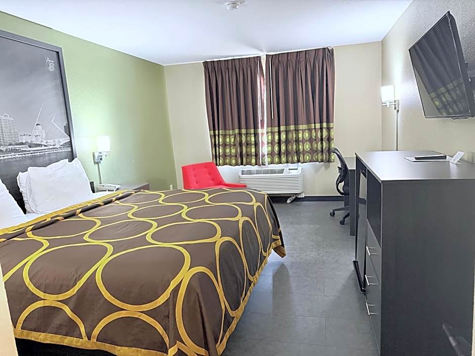 Super 8 by Wyndham Fond Du Lac