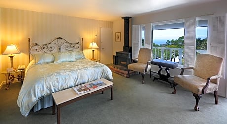 Deluxe King Room with Fire Place and Ocean View