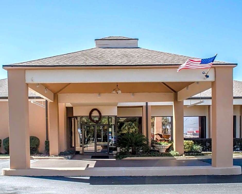 Quality Inn & Suites Pensacola