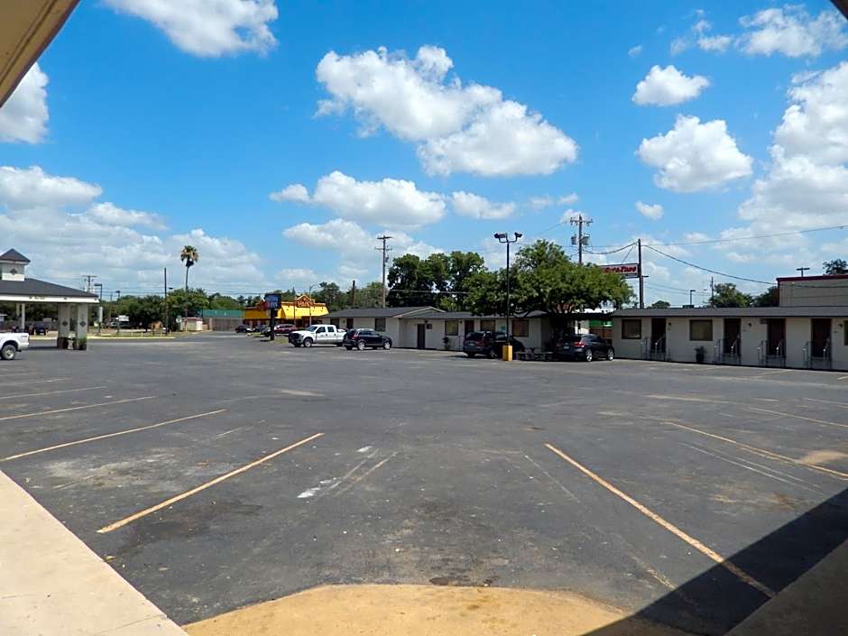 Executive Inn Pearsall