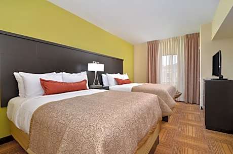 Queen Suite with Two Queen Beds and Mobility Accessible Bathtub - Non-Smoking