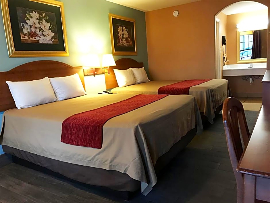 Econo Lodge Inn & Suites