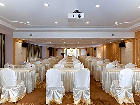 Vienna Hotel Guangxi Lingshan Liufengshan Pedestrian Street