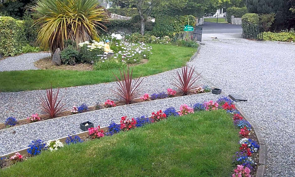 Twin Oaks Bed & Breakfast