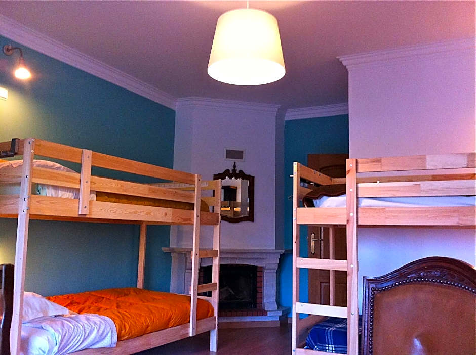 Ericeira Chill Hill Hostel & Private Rooms
