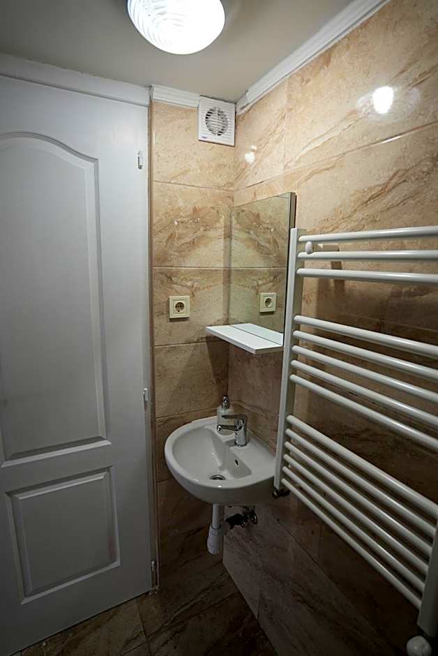 Center Hostel and Guest House