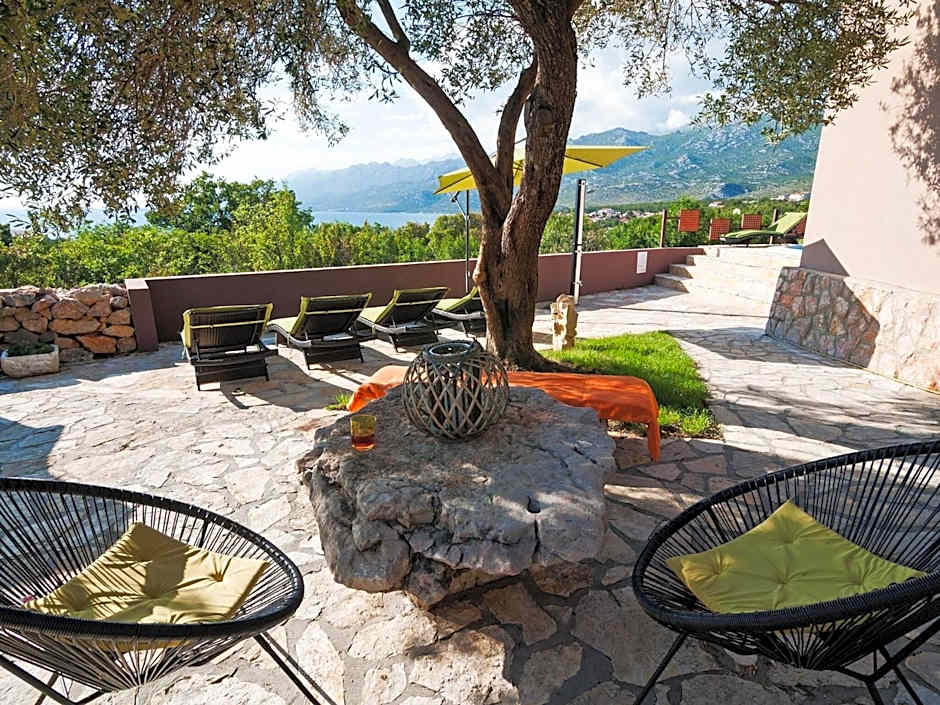 Villa in Rovanjska with Pool & Sea Views