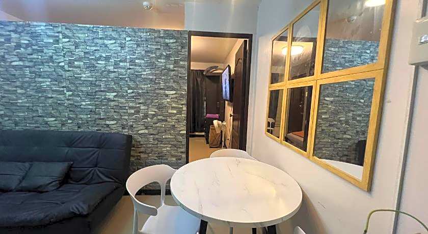 UNO'S Place with Karaoke,Wifi,Netflix and Balcony
