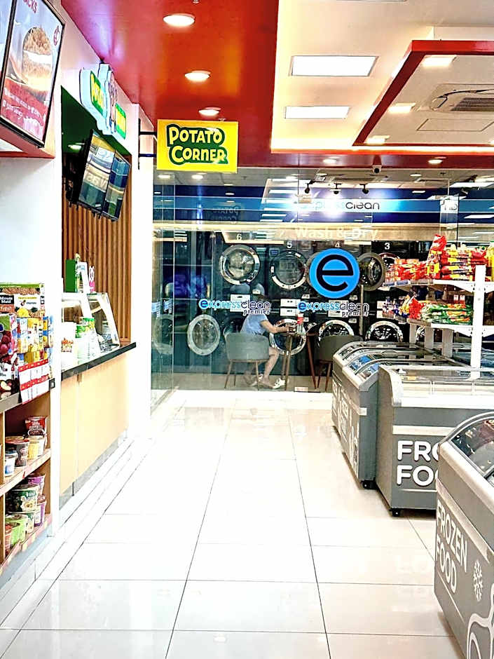 High Rise Condo with Balcony, Pool, Grand Lobby, and Sky Garden 22F