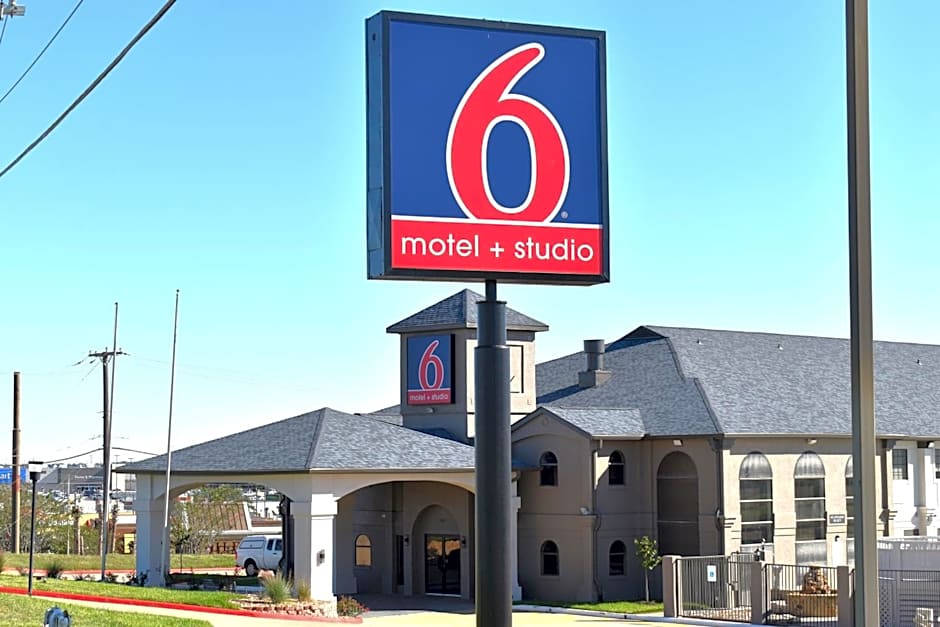 Studio 6 Suites Brenham, TX