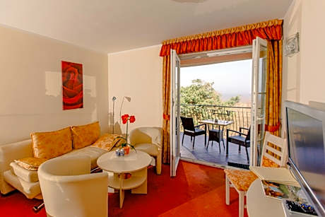 Double Room with Balcony and Sea View