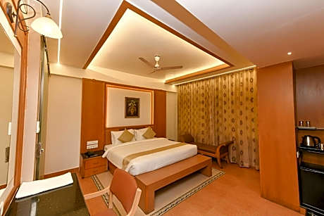 Suite with 15% Discount on F&B and 10% Discount on Spa, Complimentary Early Check in or Late Check Out by 2 Hrs