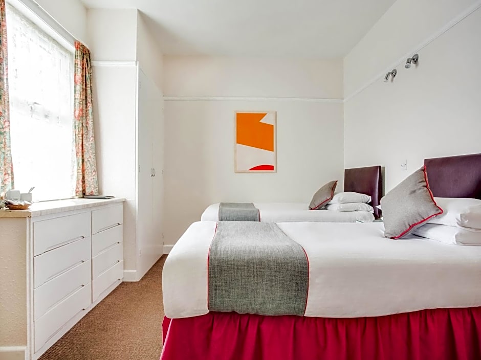 OYO Godolphin Arms Hotel