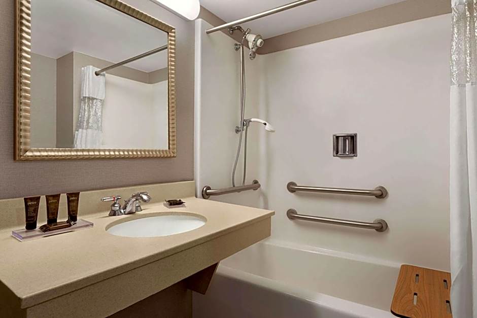 Wingate by Wyndham Bridgeport