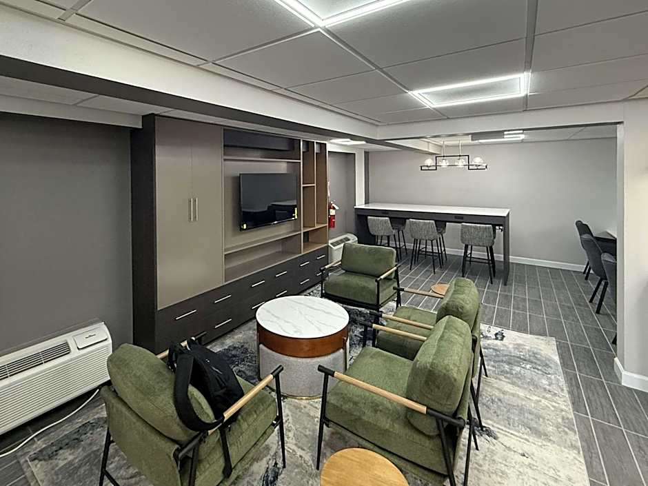 Clarion Pointe Decatur Downtown