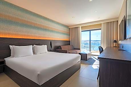 Superior King Room with Sofa Bed - Sea View