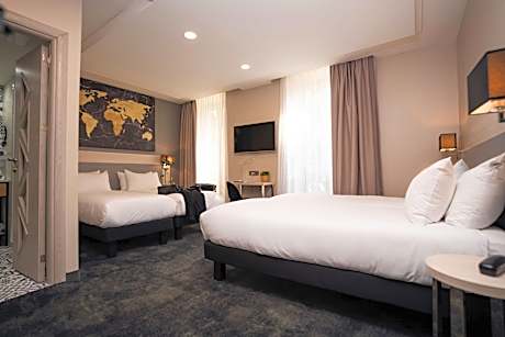 Quadruple Room (4 Twin Beds)