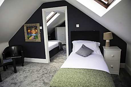Triple Room with Bathroom