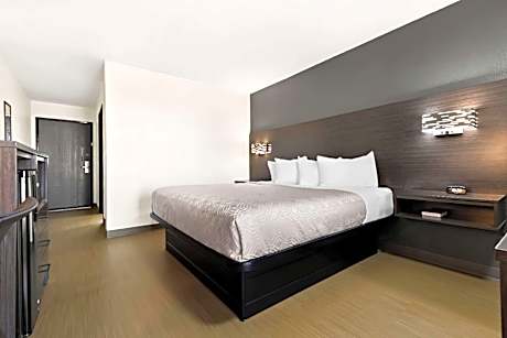 King Room with Roll-In Shower - Disability Access/Non Smoking