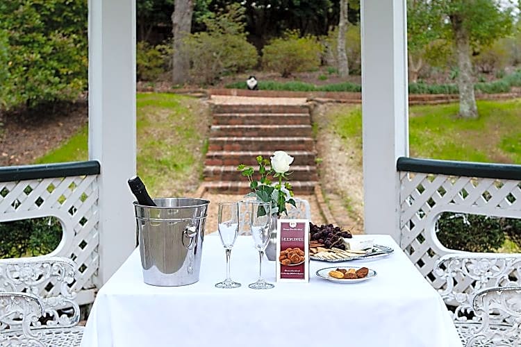 Monmouth Historic Inn
