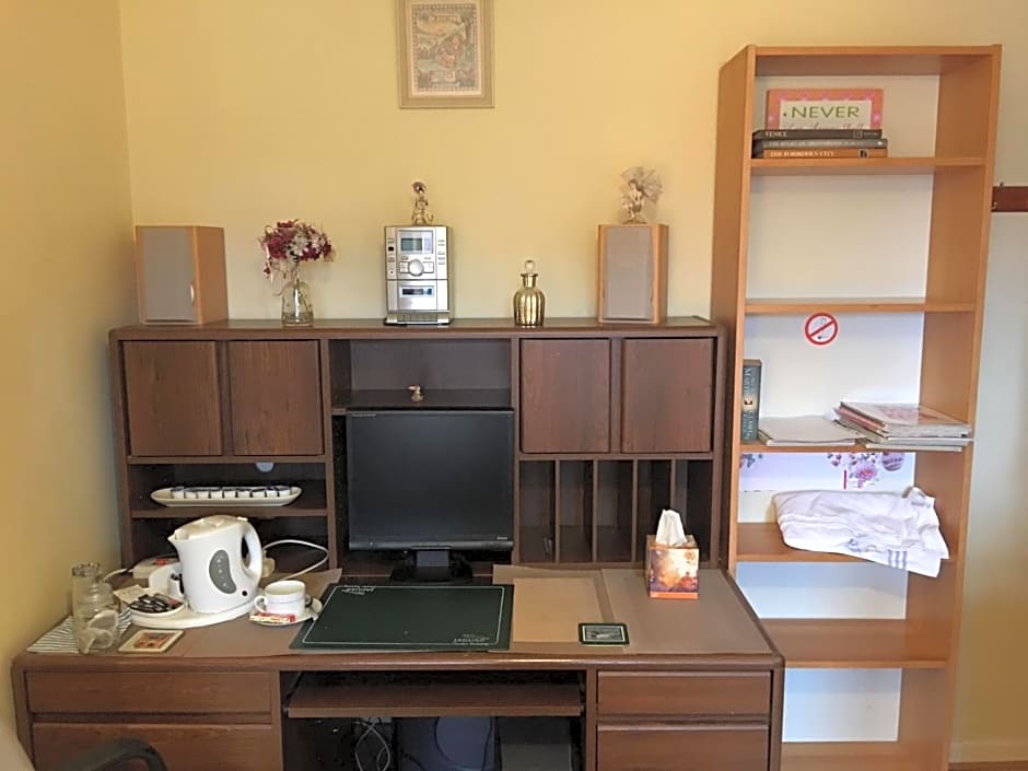 The Cedars House B&B