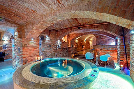 Penzión Wellness & Restaurant Zoborská, free parking