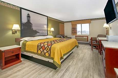 1 King Bed Suite Non-Smoking