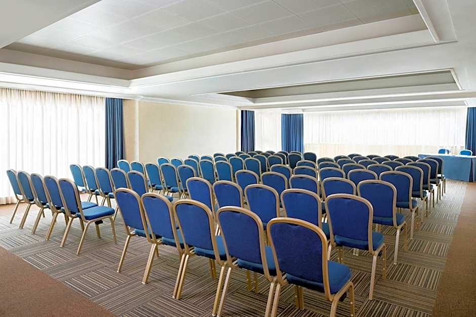 Courtyard by Marriott Rome Central Park
