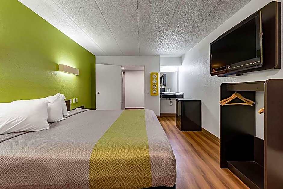 Days Inn by Wyndham Cincinnati I-71