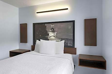 Queen Room - Non-Smoking