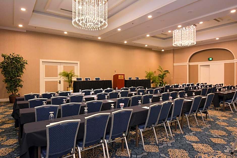 Hilton Palm Beach Airport