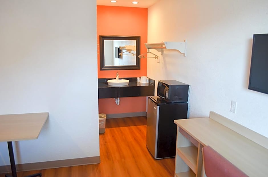 Motel 6 Lost Hills / Buttonwillow Racetrack