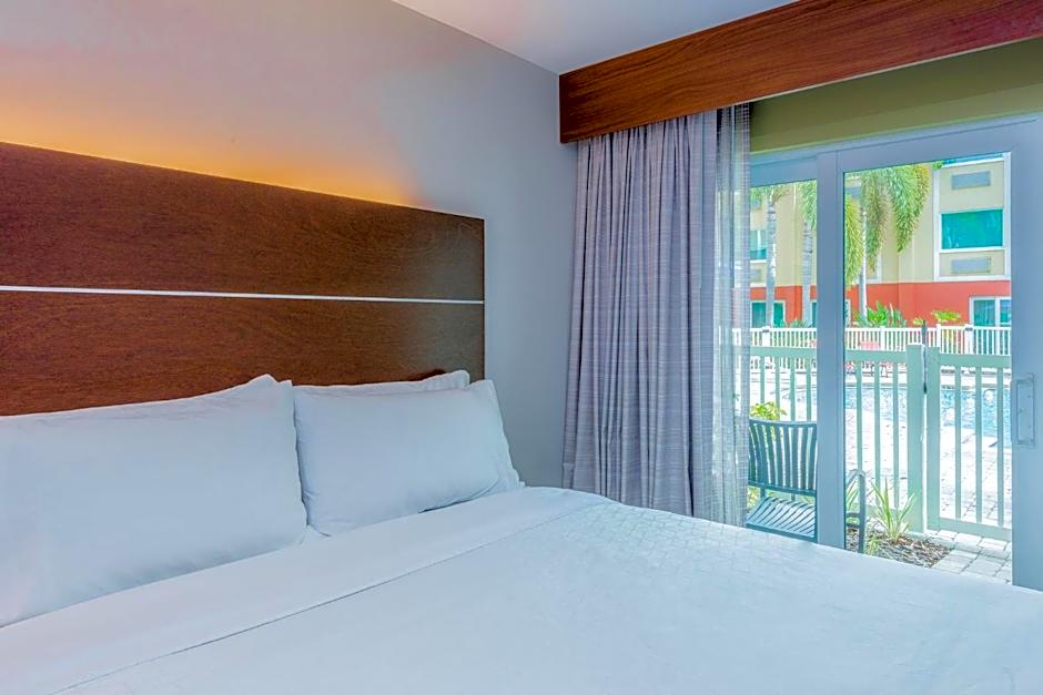 Holiday Inn Express Hotel & Suites Bradenton West By IHG