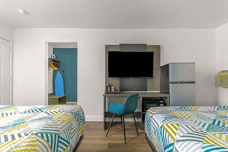 Studio 6 Suites Madera, CA Yosemite