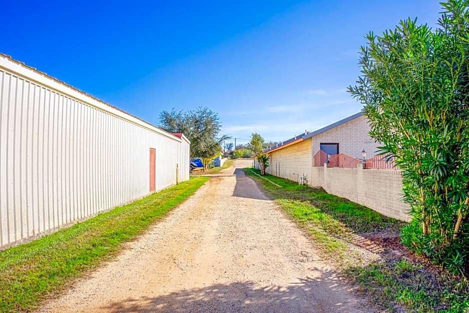 Pleasanton Executive Inn By OYO