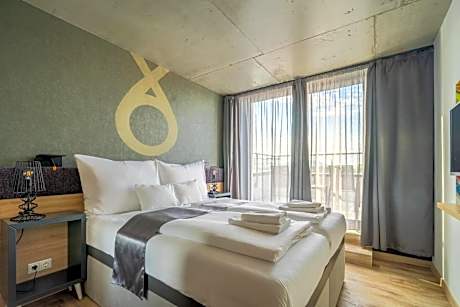 Deluxe Penthouse Suite With Outdoor Jacuzzi