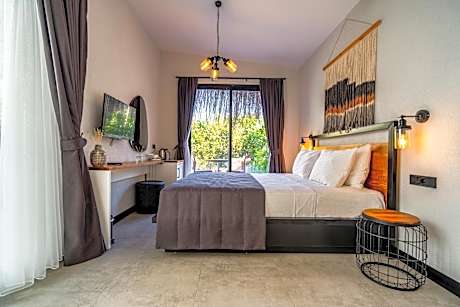 Bungalow with Garden View