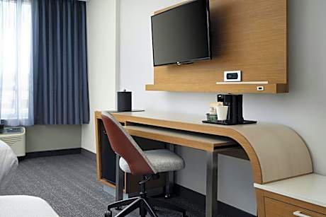 Deluxe Guest room, 1 King, Sofa bed, Bay view, Balcony