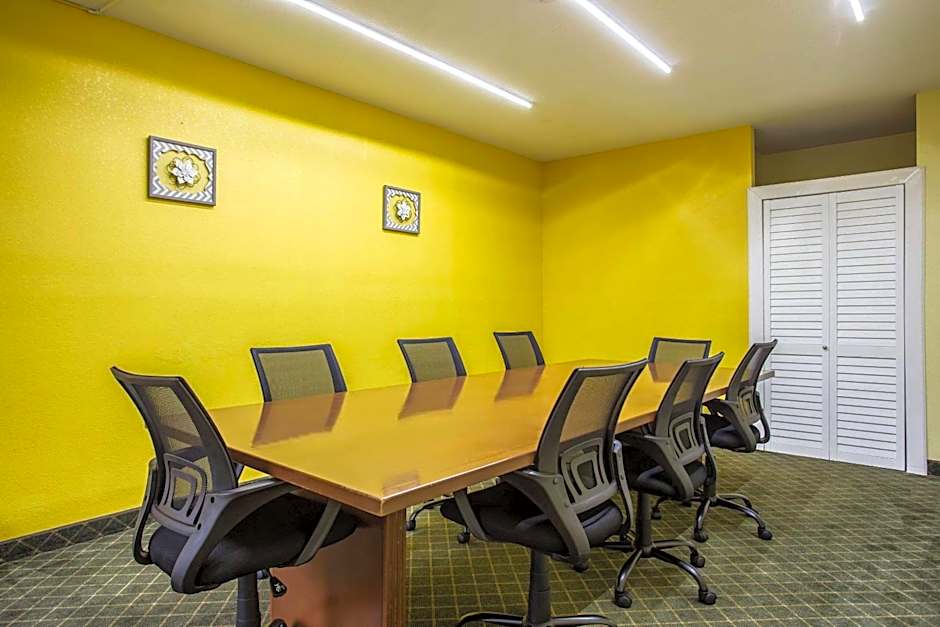 Clarion Inn & Suites Aiken South