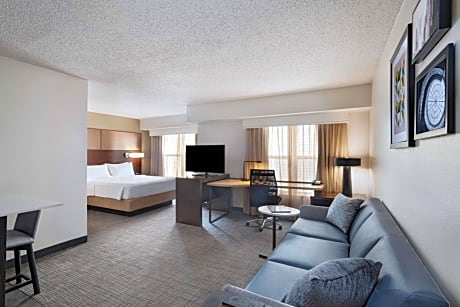 1 BEDROOM, SUITE