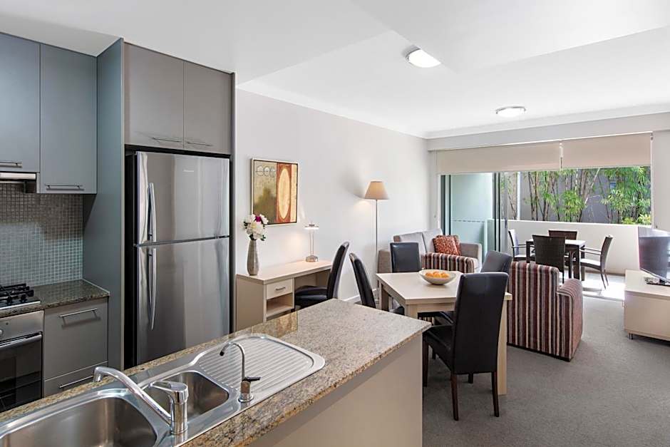 Oaks Brisbane Mews Suites