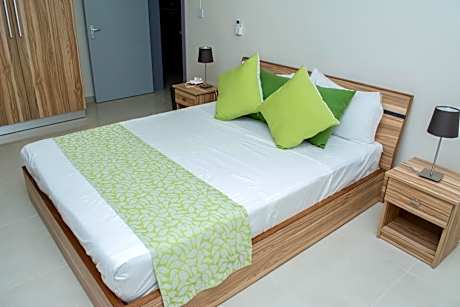 Apartment with Garden View