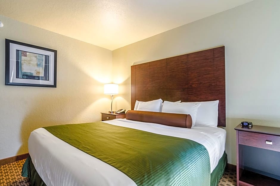 Cobblestone Inn & Suites - Cambridge