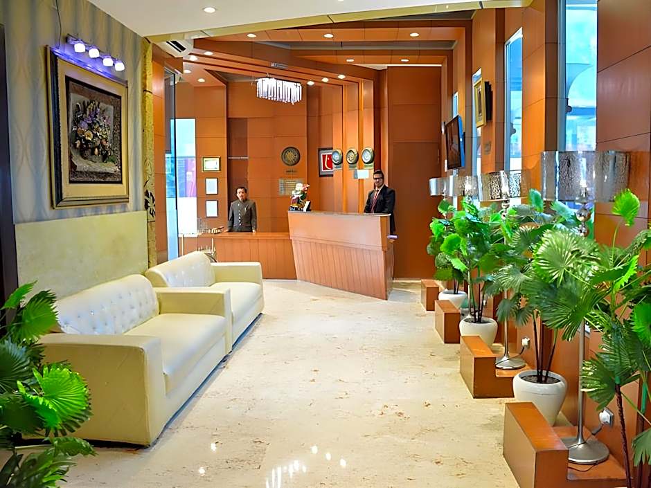 Hotel Signature Grand