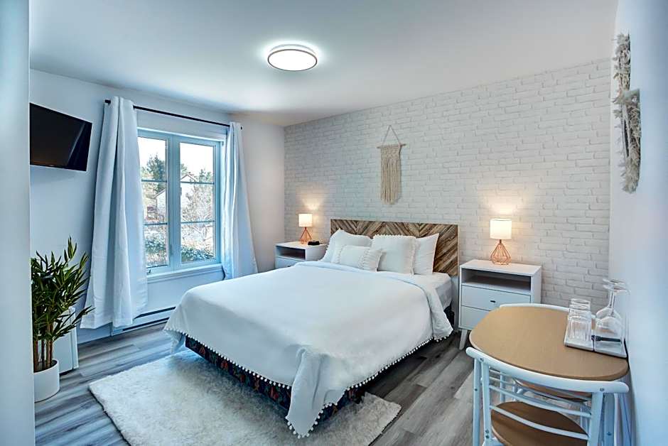 Le 900 Tremblant Inn Café and Bistro