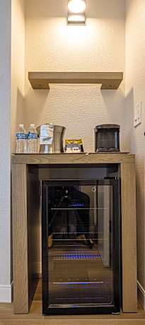 King Room with Bath Tub - Mobility Access