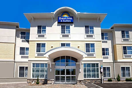 Days Inn & Suites by Wyndham Altoona