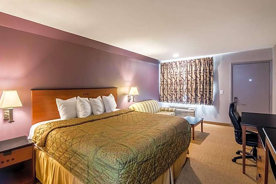 Rodeway Inn Arlington Entertainment District Area