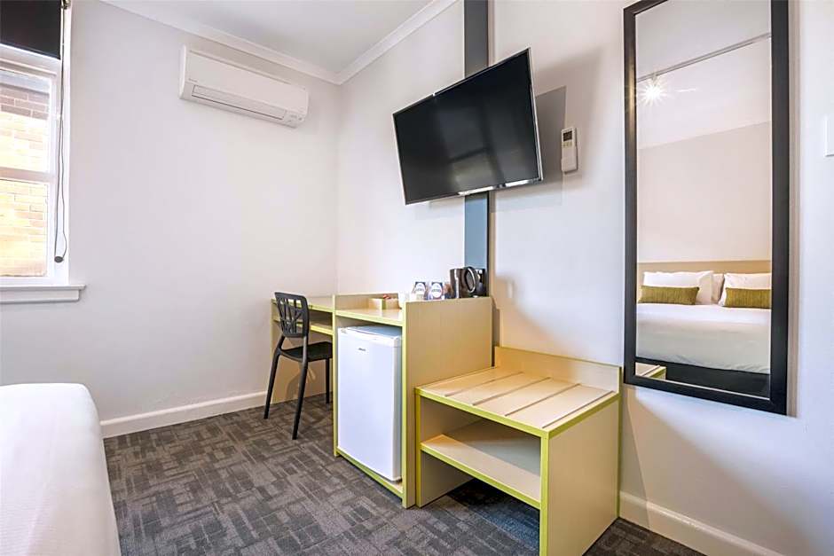 Nightcap at Hume Hotel