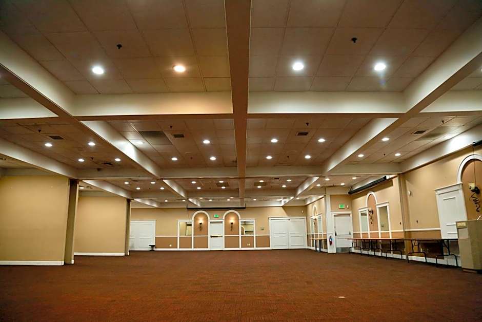 Ramada by Wyndham Fresno North